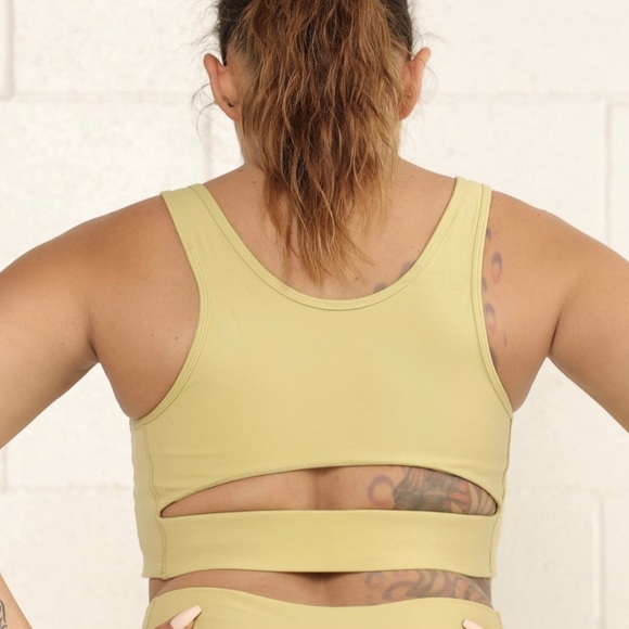 High Support Sports Bra - Picture 2 of 3